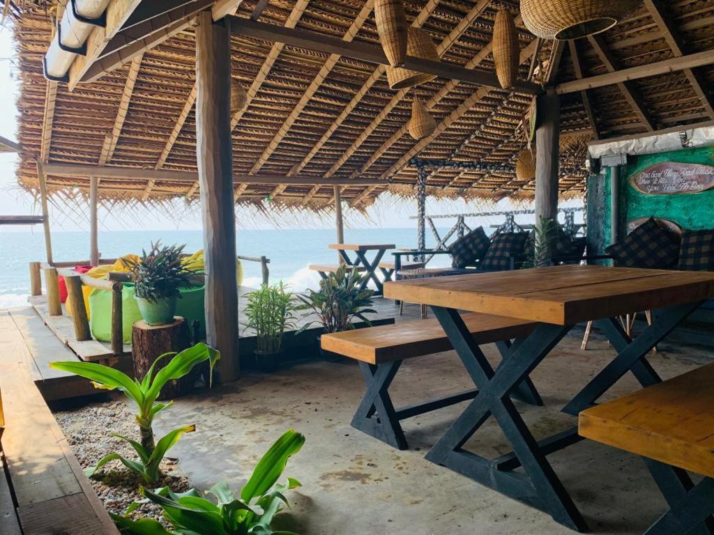 Backpack Beach Hostel & Reggae Bar Boossa Exterior photo