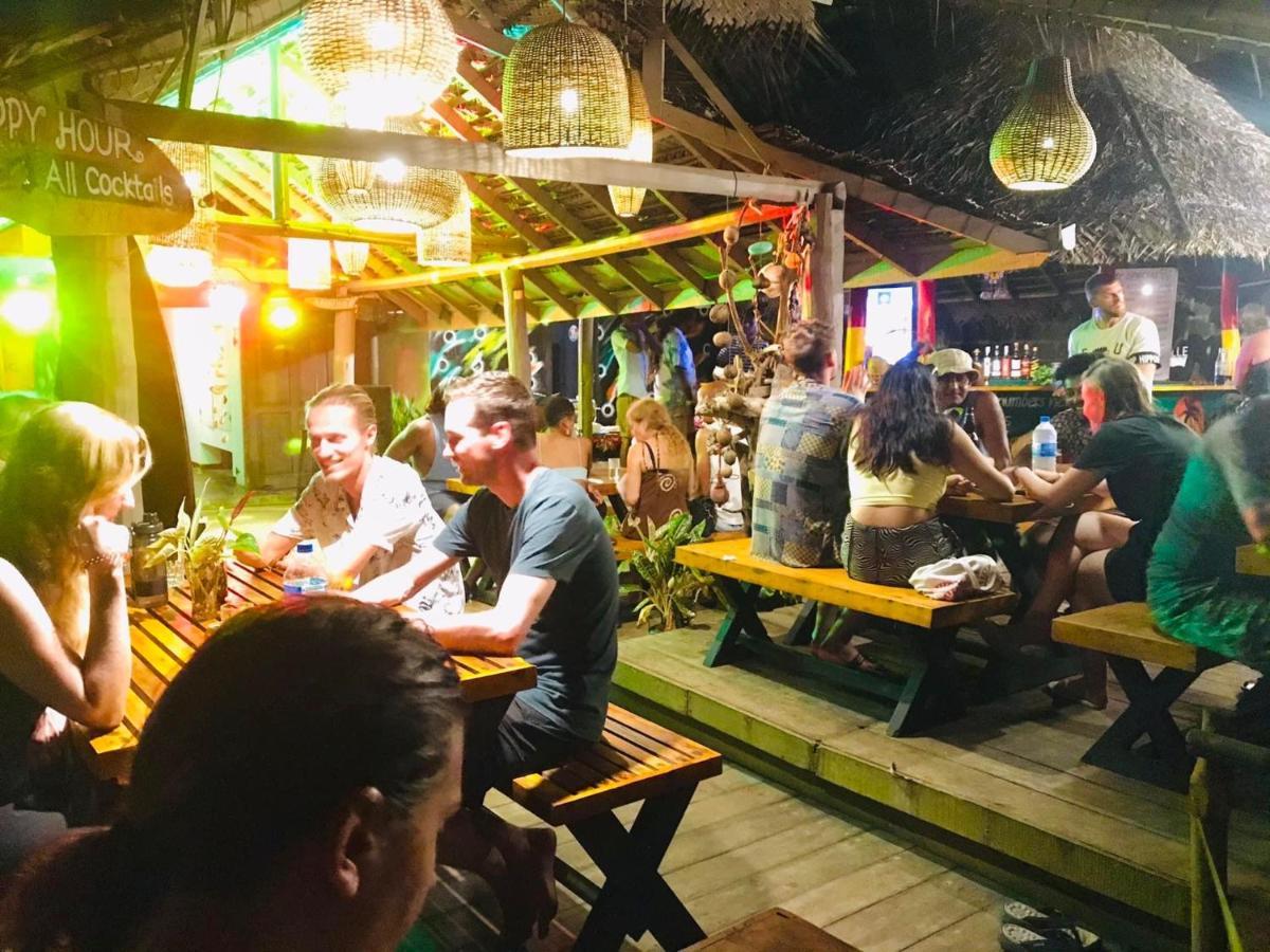 Backpack Beach Hostel & Reggae Bar Boossa Exterior photo