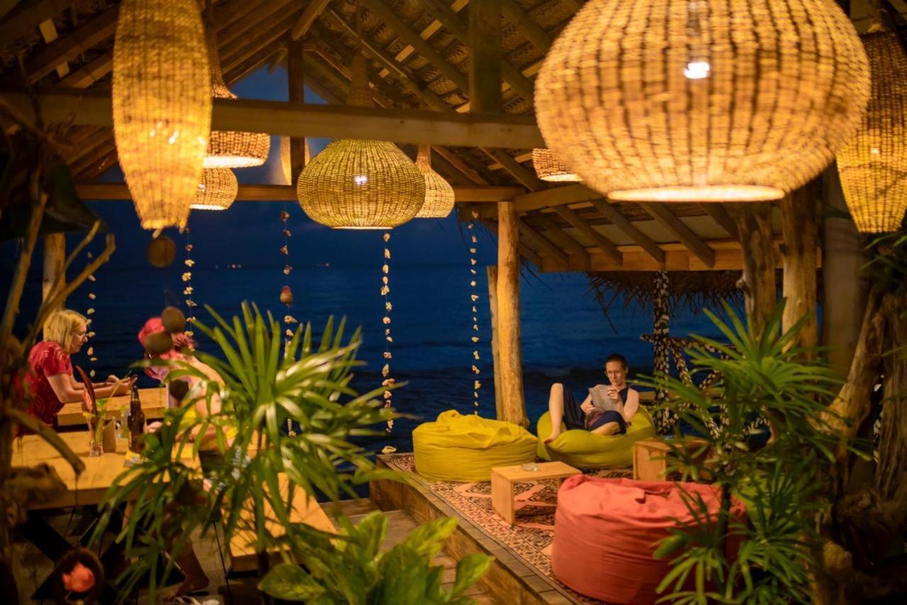 Backpack Beach Hostel & Reggae Bar Boossa Exterior photo