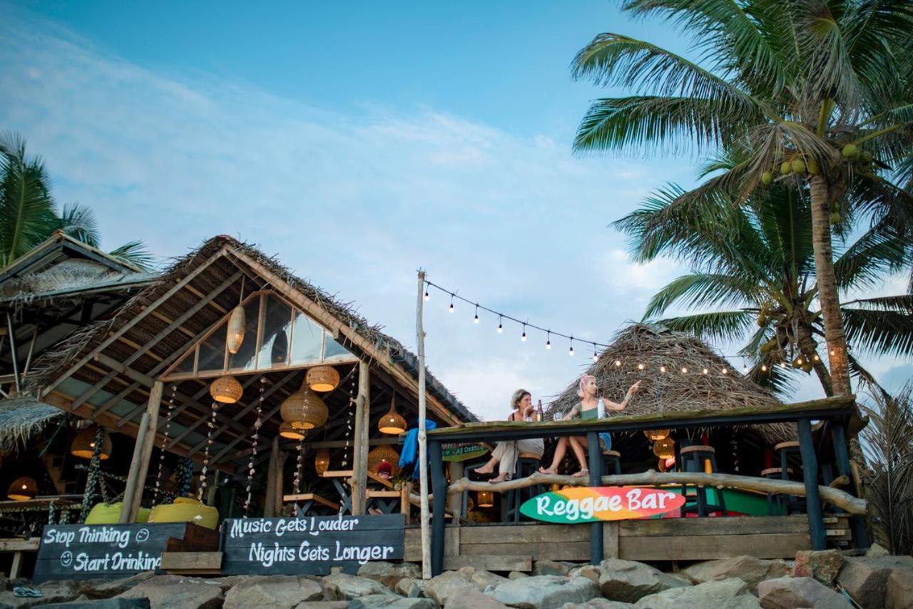 Backpack Beach Hostel & Reggae Bar Boossa Exterior photo