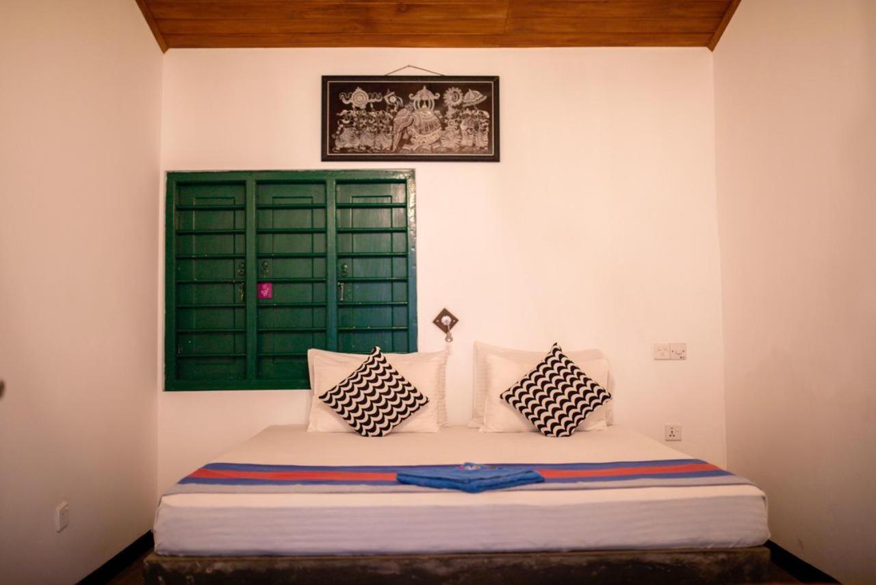 Backpack Beach Hostel & Reggae Bar Boossa Exterior photo