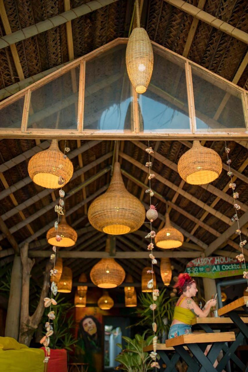 Backpack Beach Hostel & Reggae Bar Boossa Exterior photo