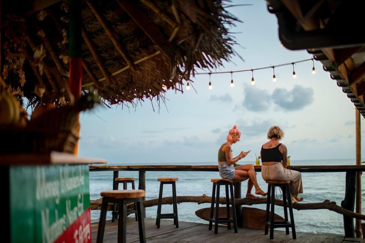 Backpack Beach Hostel & Reggae Bar Boossa Exterior photo