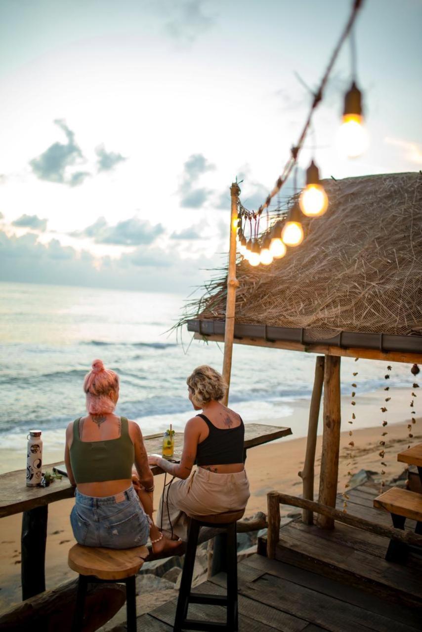 Backpack Beach Hostel & Reggae Bar Boossa Exterior photo