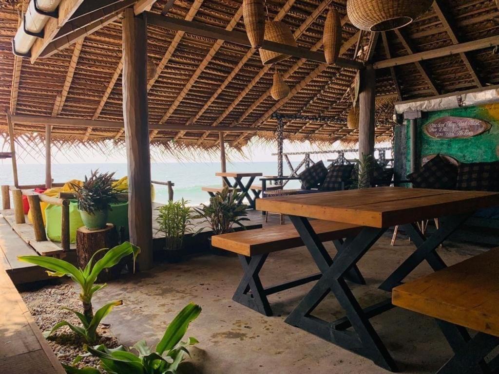 Backpack Beach Hostel & Reggae Bar Boossa Exterior photo
