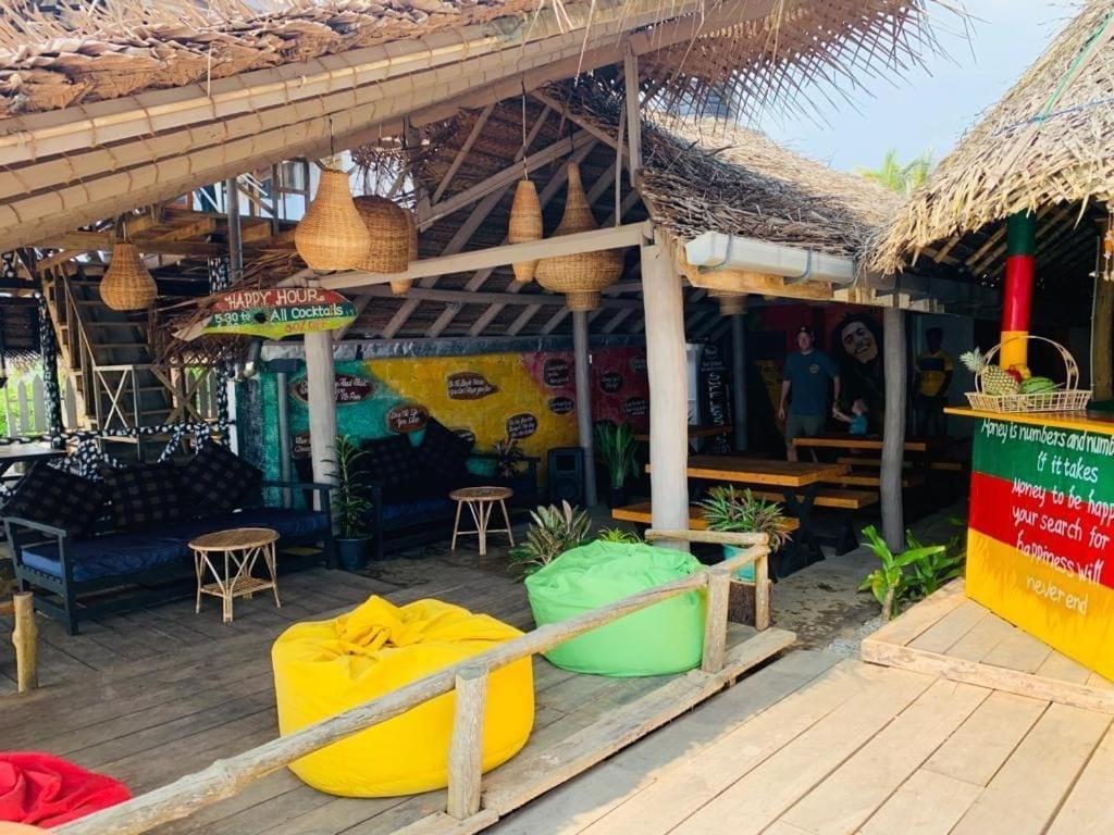 Backpack Beach Hostel & Reggae Bar Boossa Exterior photo