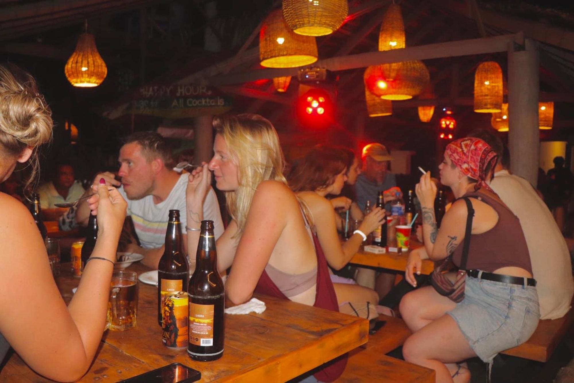 Backpack Beach Hostel & Reggae Bar Boossa Exterior photo