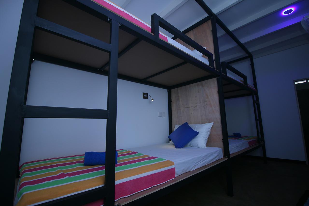 Backpack Beach Hostel & Reggae Bar Boossa Exterior photo