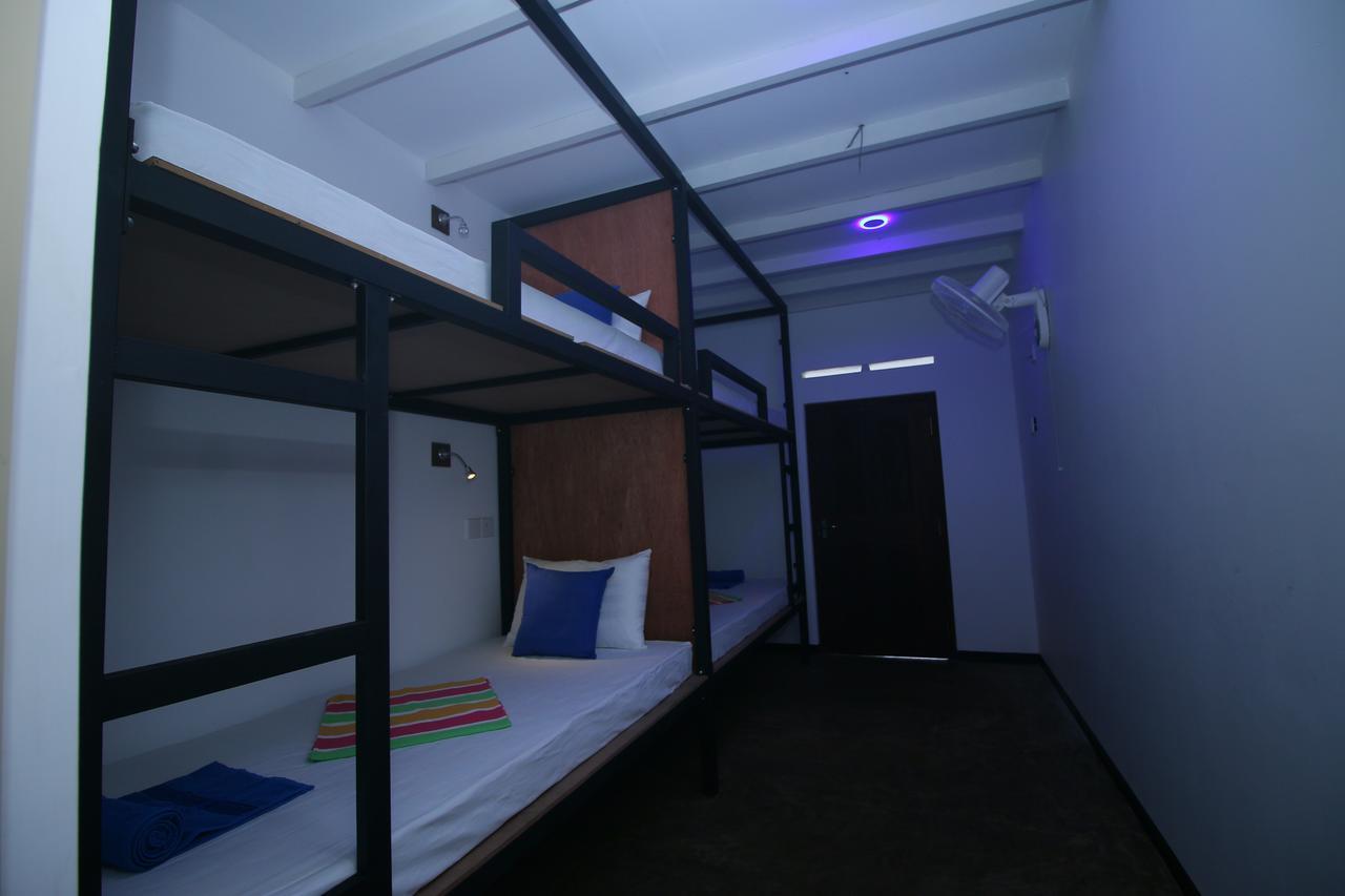 Backpack Beach Hostel & Reggae Bar Boossa Exterior photo