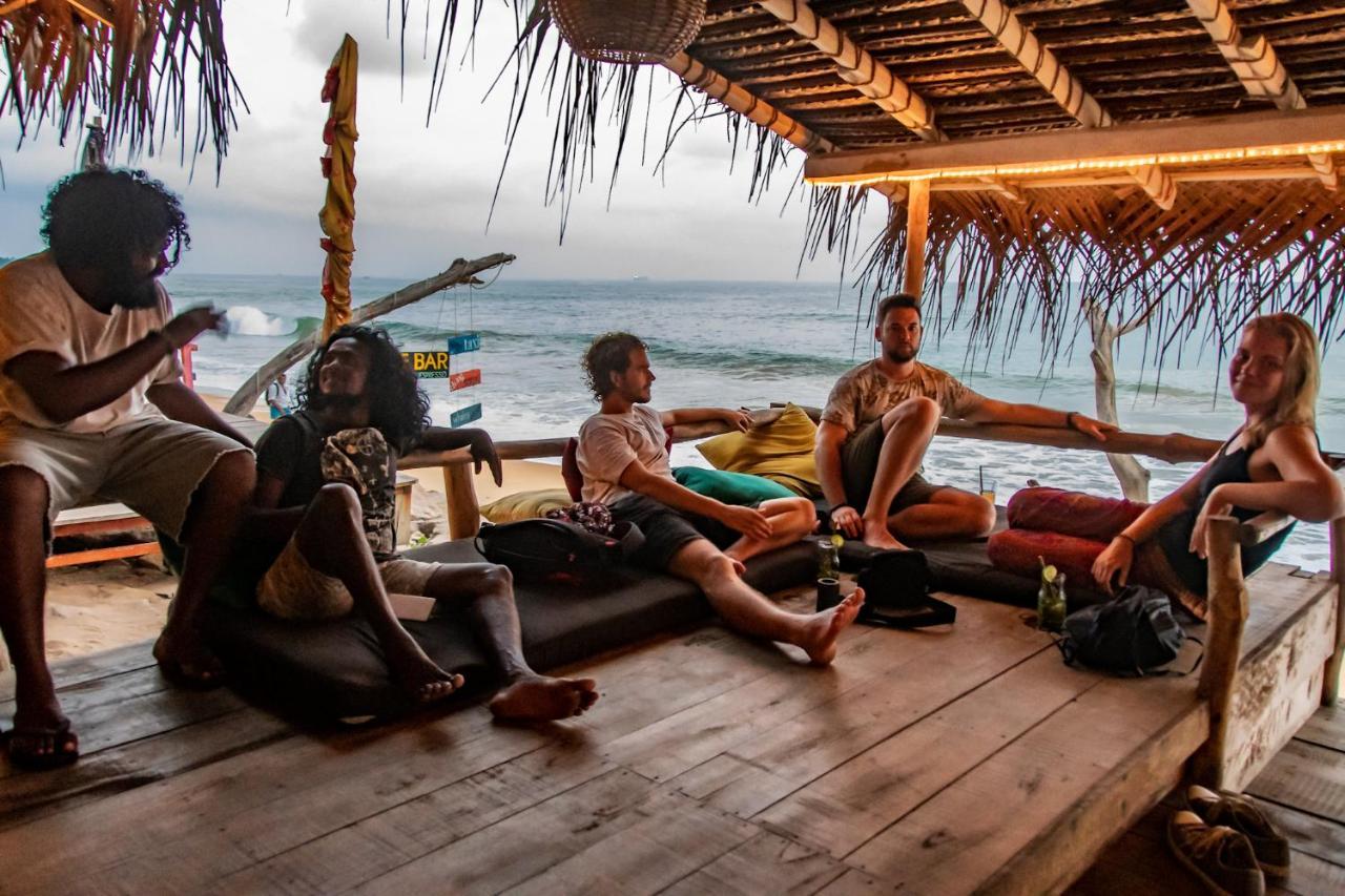 Backpack Beach Hostel & Reggae Bar Boossa Exterior photo